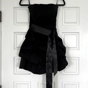 Adorable Jessica McClintock black strapless sz 4 cocktail party dress with sash